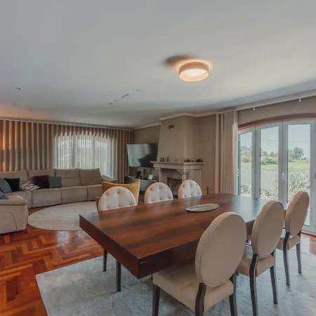 Casa Com Piscina 度假居 *