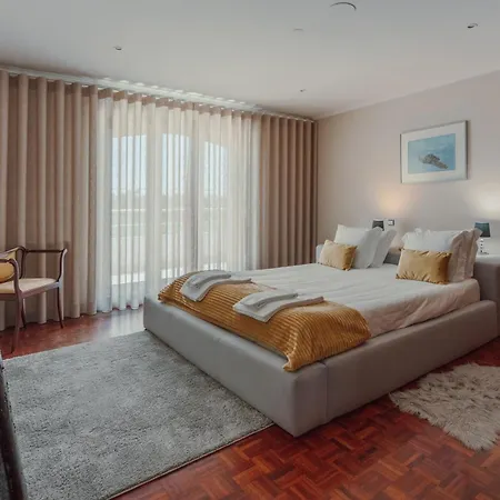 Casa Com Piscina 度假居 *